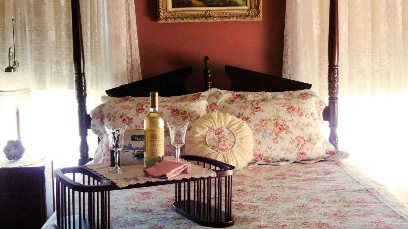 J. D. Thompson Inn Bed And Breakfast