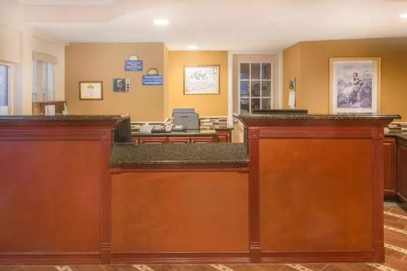 Motelli Days Inn By Wyndham King Winston Salem Area