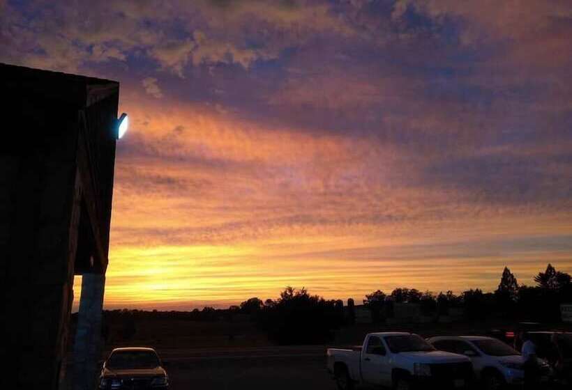 Sheldon's Motel And Restaurant