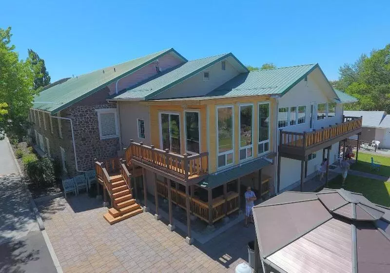 Soap Lake Natural Spa & Resort