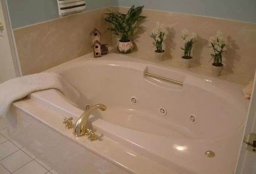 Truman Gillet House B & B