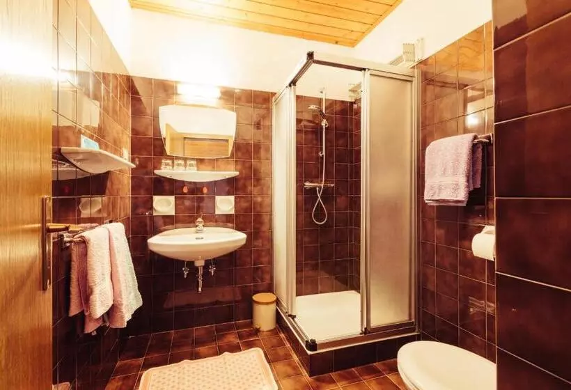 ユースホステル Pension Stern