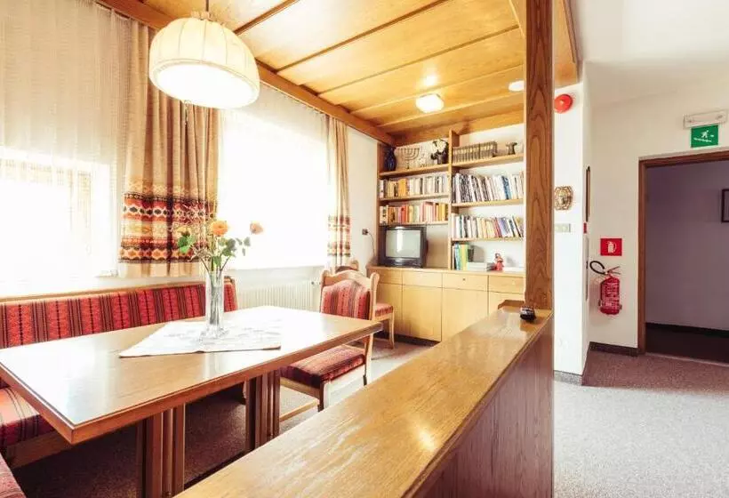 ユースホステル Pension Stern