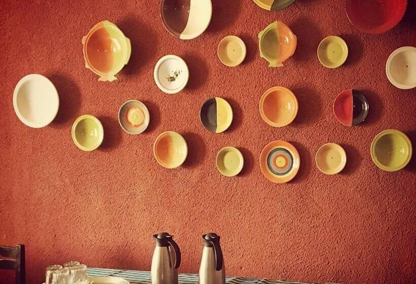 هاستل Résidence La Source