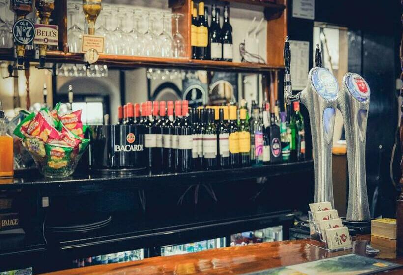 فندق صغير The Queens Inn