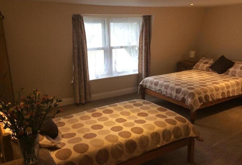 فندق صغير The Queens Inn