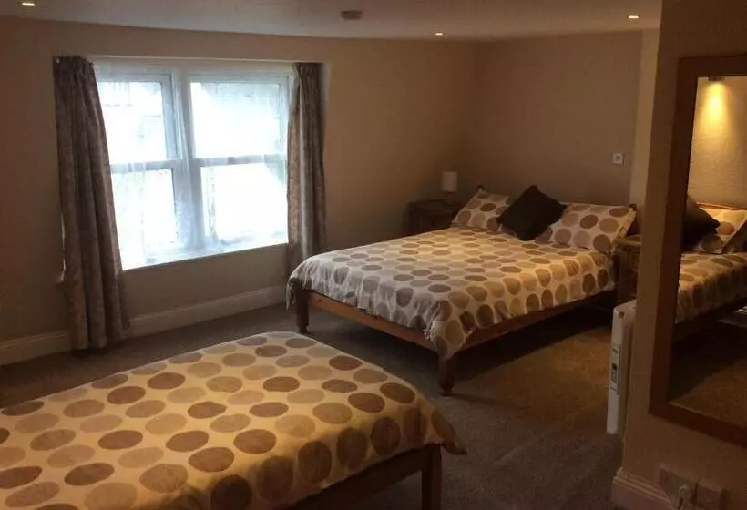 ユースホステル The Queens Inn