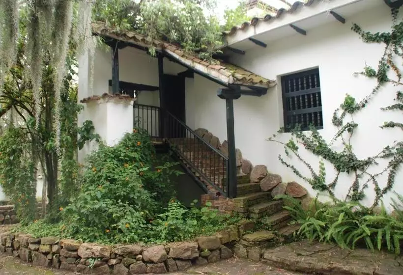 Aamiaismajoitus (B&B) Hacienda Suescún   300 Años De Historia