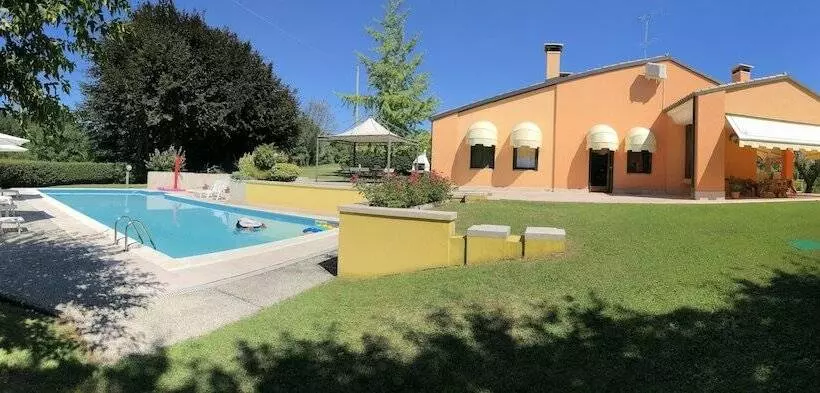 ベッドアンドブレックファースト Villa Fior Di Robinia