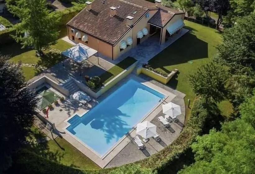 ベッドアンドブレックファースト Villa Fior Di Robinia