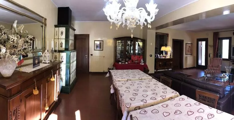 ベッドアンドブレックファースト Villa Fior Di Robinia