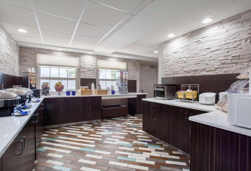 ホテル Days Inn By Wyndham Wilmington Brandywine