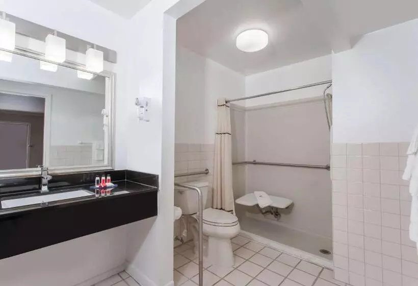 Hotelli Days Inn By Wyndham Wilmington Brandywine