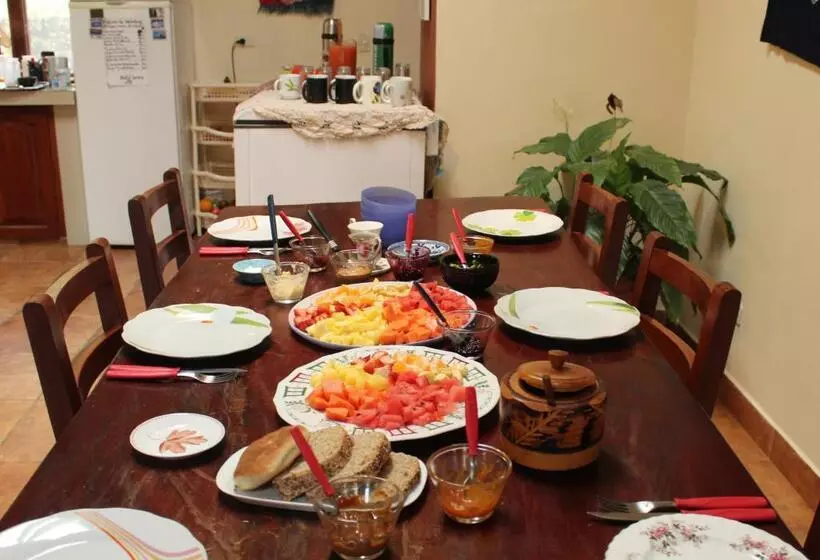 پانسیون Hostel Serena