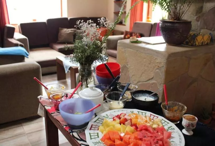 پانسیون Hostel Serena