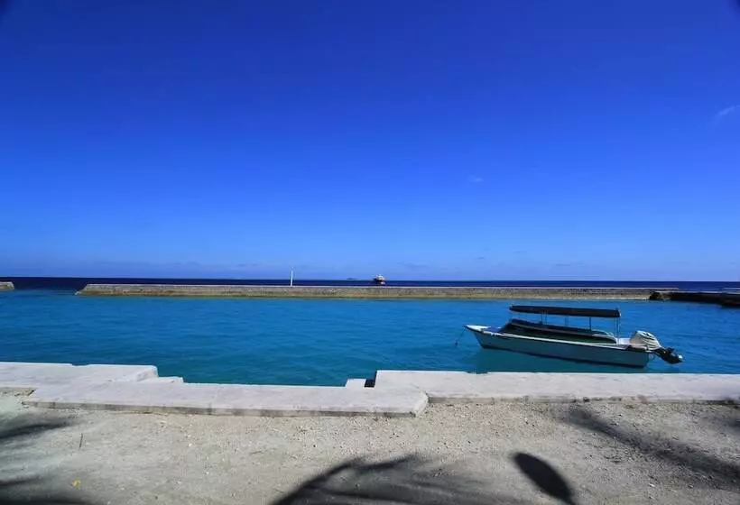 پانسیون Local Island Inn