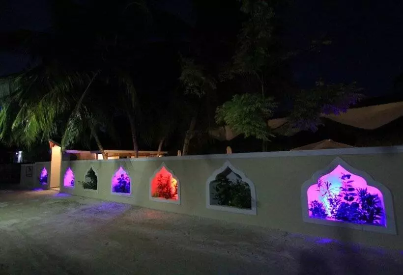 پانسیون Local Island Inn