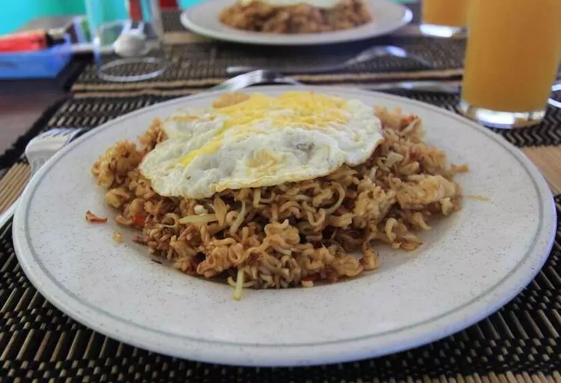 پانسیون Local Island Inn