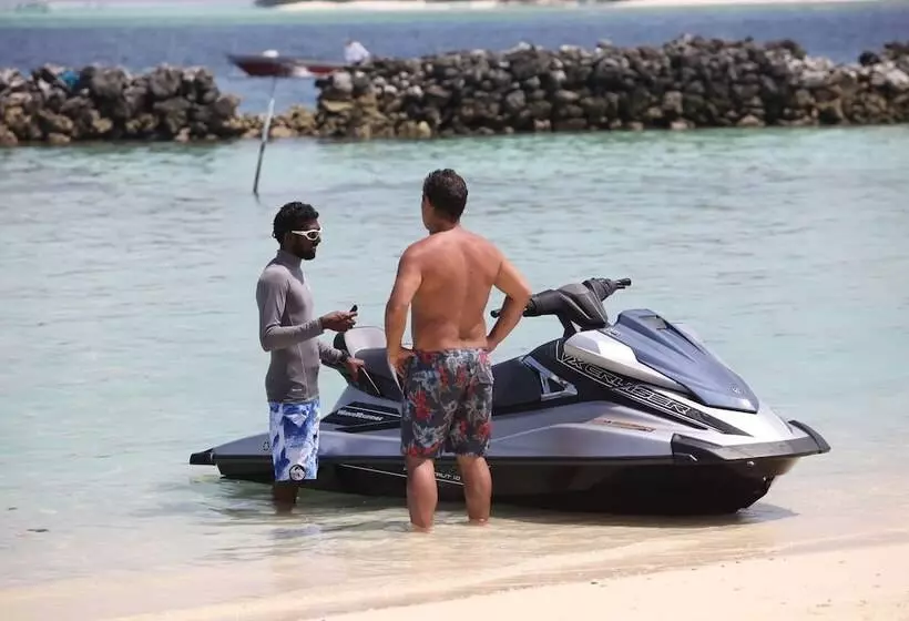 پانسیون Local Island Inn