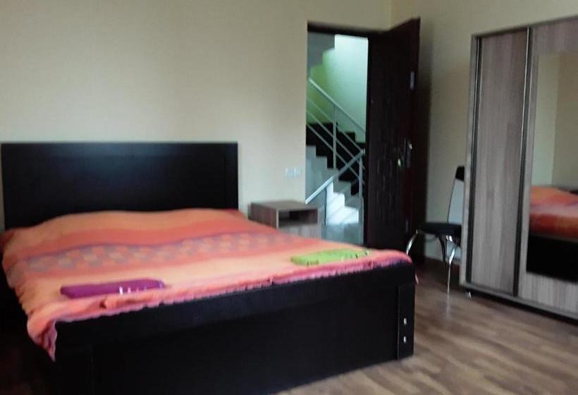 پانسیون Wooden Cottage