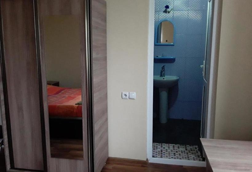 پانسیون Wooden Cottage