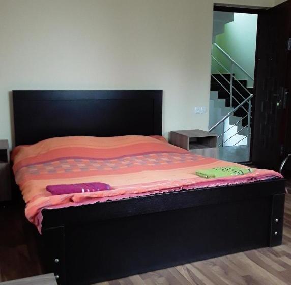 پانسیون Wooden Cottage