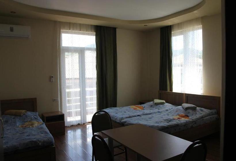 پانسیون Wooden Cottage