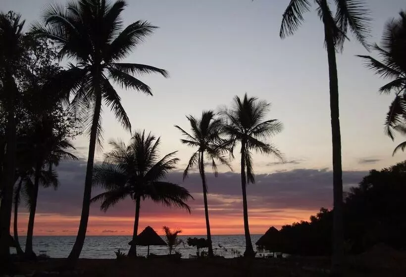 استراحتگاه Océan Beach Sakatia