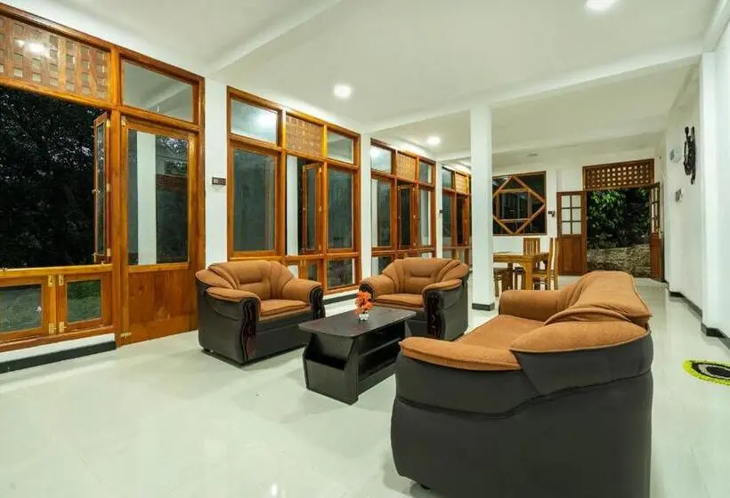 ホテル Diyaluma Nas Villa