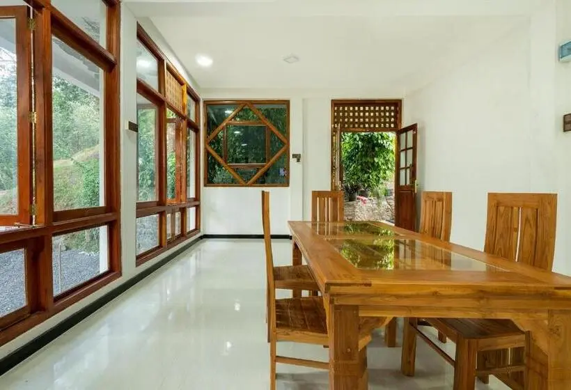 ホテル Diyaluma Nas Villa