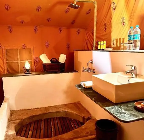 リゾートホテル Reggies S Camel Camp,osian