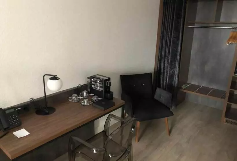 Aamiaismajoitus (B&B) Am Schlosstheater