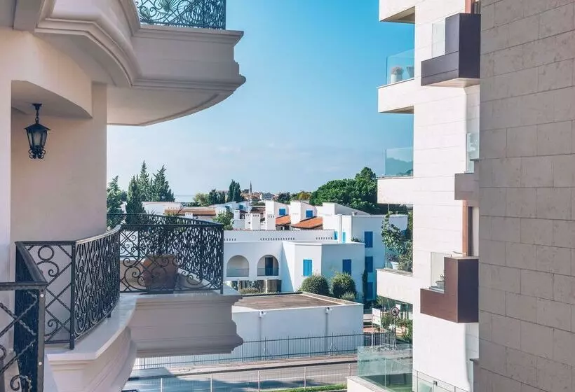 هتل Iberostar Waves Slavija