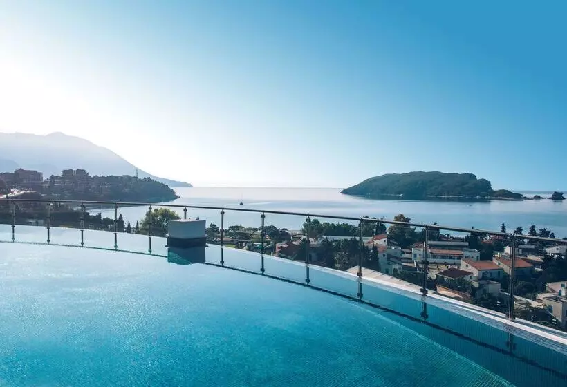هتل Iberostar Waves Slavija