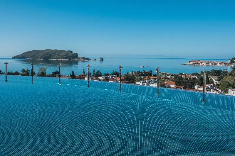 هتل Iberostar Waves Slavija