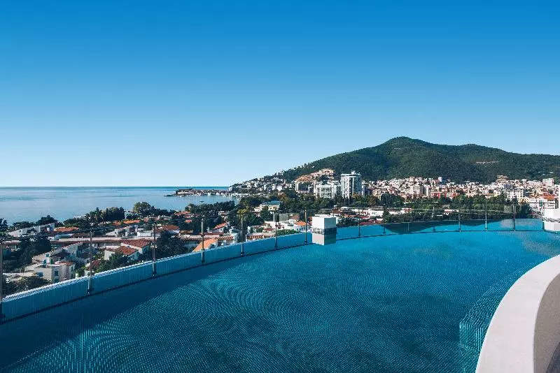 هتل Iberostar Waves Slavija