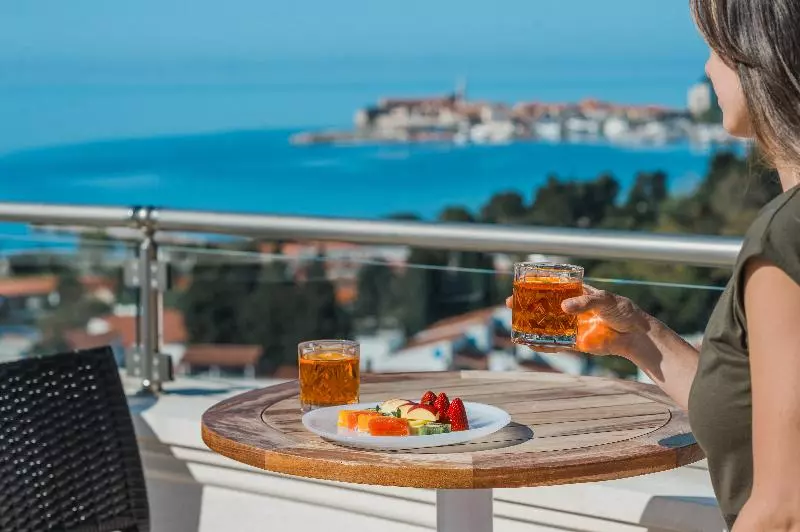 هتل Iberostar Waves Slavija