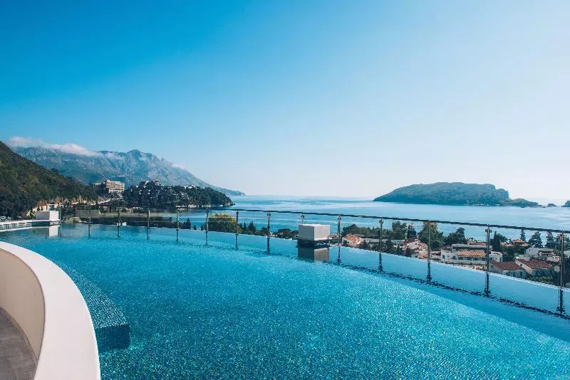هتل Iberostar Waves Slavija