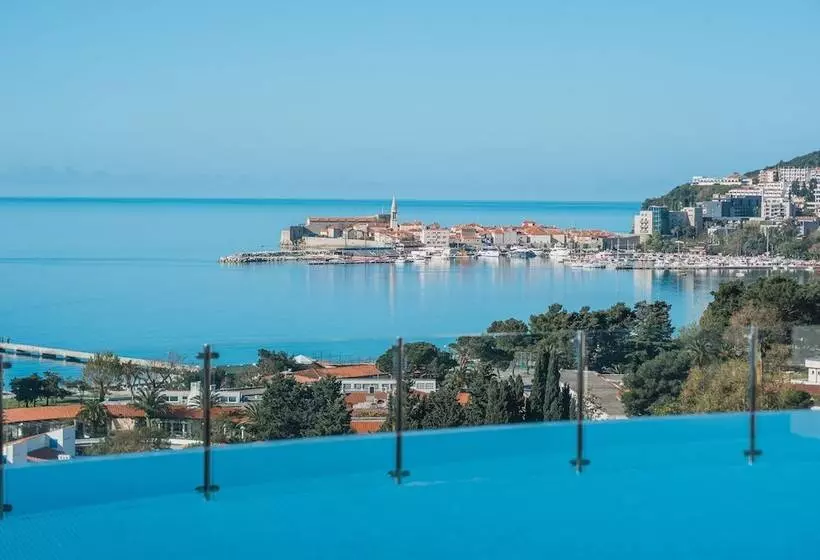 هتل Iberostar Waves Slavija
