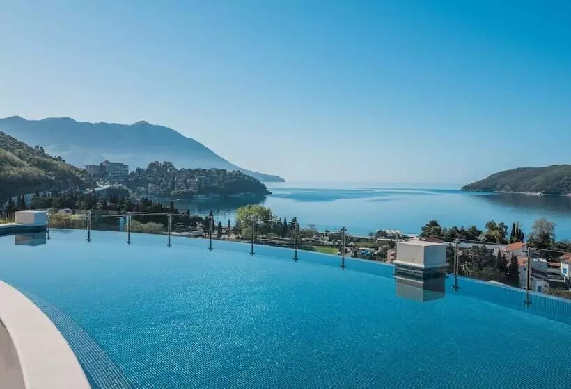 هتل Iberostar Waves Slavija