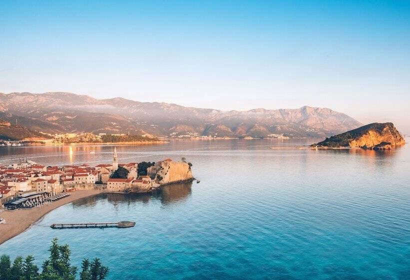 ホテル Iberostar Waves Slavija