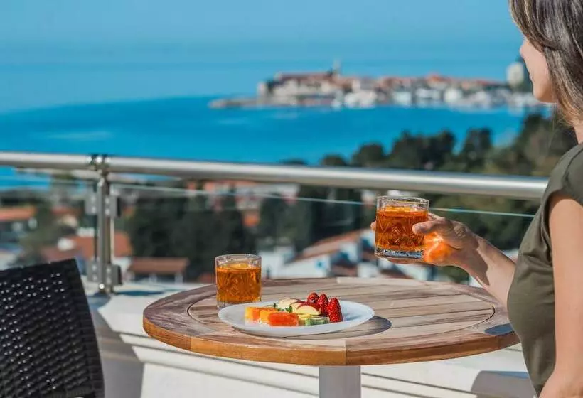 هتل Iberostar Waves Slavija