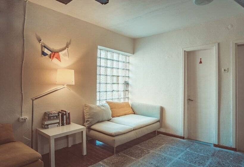 پانسیون Guboja