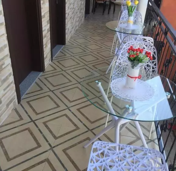 پانسیون Nikas Guest House