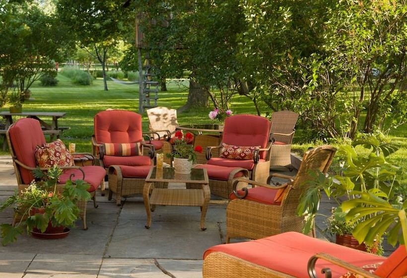 Gothic Eves Inn And Spa Bed And Breakfast