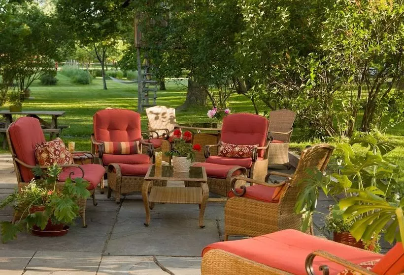 Gothic Eves Inn And Spa Bed And Breakfast