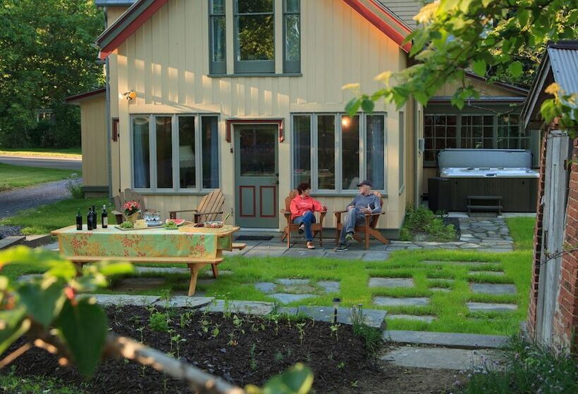 Gothic Eves Inn And Spa Bed And Breakfast