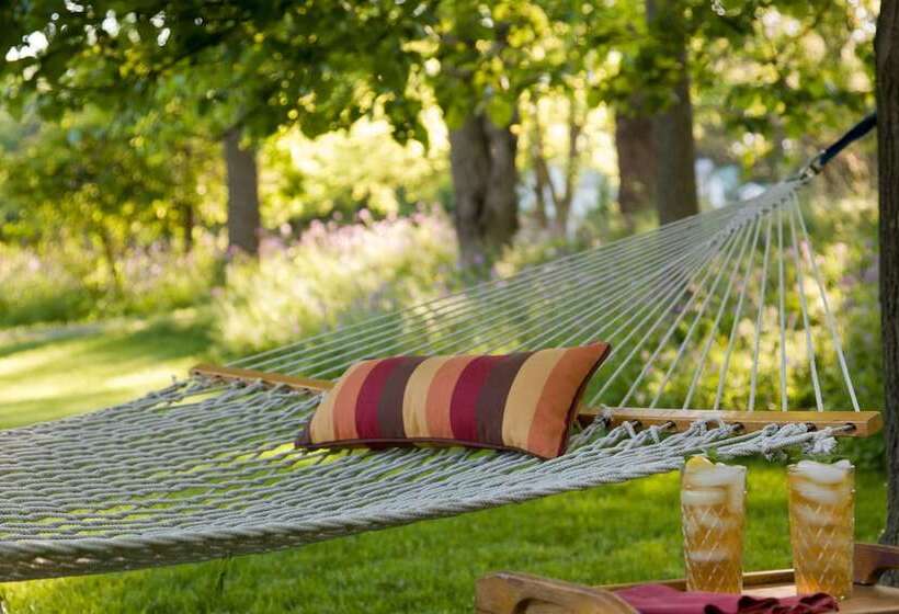 Gothic Eves Inn And Spa Bed And Breakfast