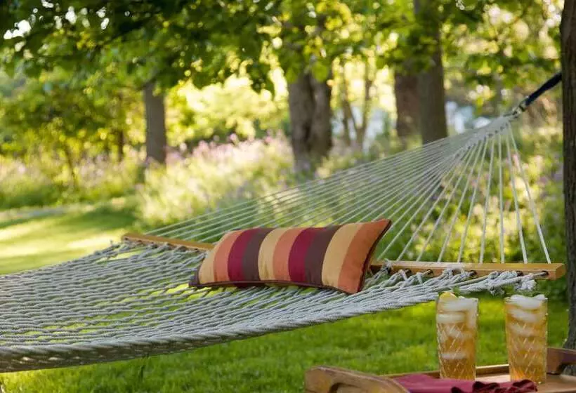 Gothic Eves Inn And Spa Bed And Breakfast