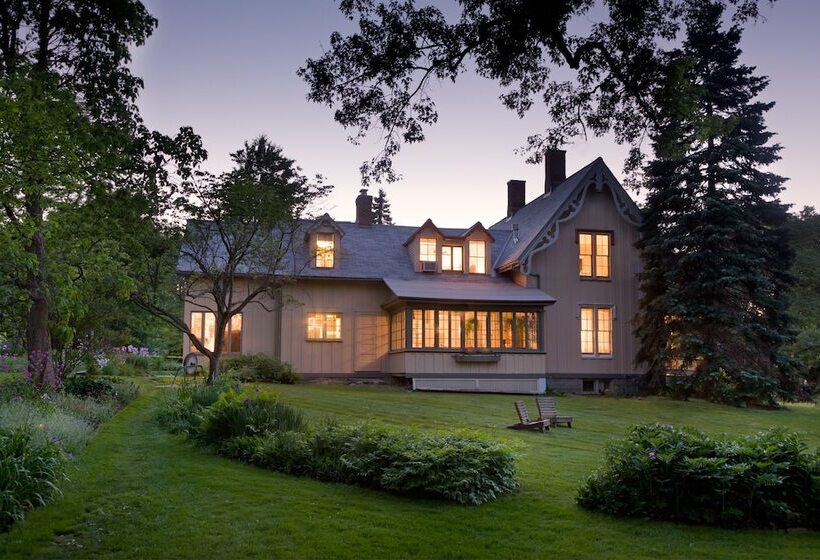 Gothic Eves Inn And Spa Bed And Breakfast